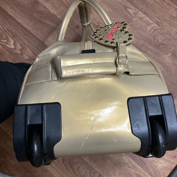 unique luggage Betsy Johnson, Gold, tone and gold studs with shoulder strap. - Picture 7 of 16